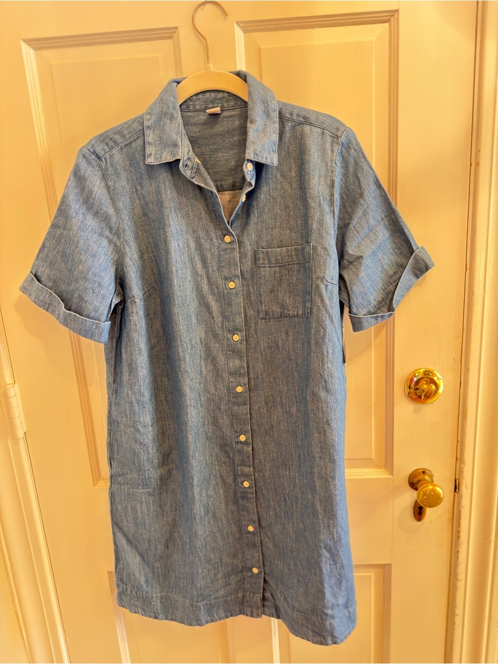 Old Navy Light Blue Short Sleeve Denim-Style Button Down Shirt